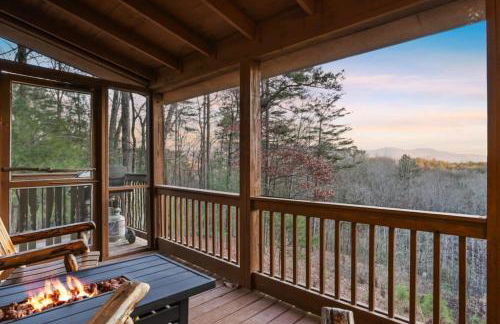 Mountain Views Hot Tub FirePit Close to town - Foto 1