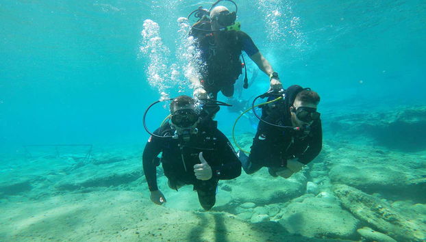 Batismo de mergulho em Agia Pelagia