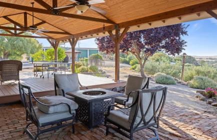 4.5 Acre Secluded Ranch w Panoramic Views • Fire Pit Olive Ranch by AvantStay - Foto 58