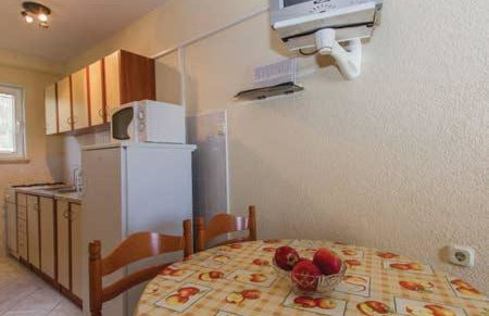 Apartment Quiet Getaway - Photo 16