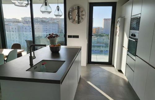 Torre D'Arenas, playa Victoria, piscina y parking - Photo 16