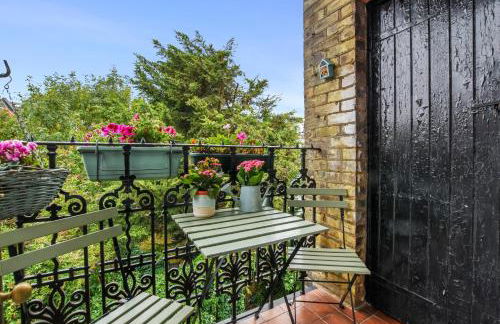 Charming London with balcony - Photo 17