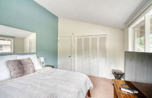 Mt Hood Village Condo - Cozy Retreat with Fireplace - Foto 16