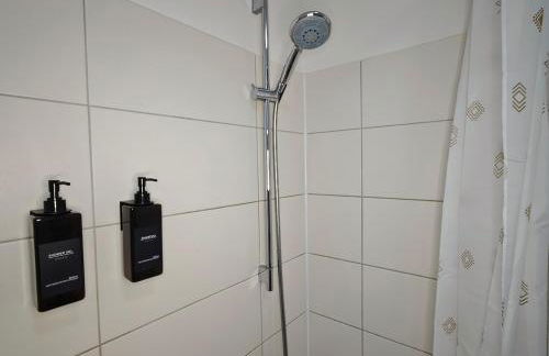 NEU! KINGS-Apartment - 300m zum Bahnhof - 6 Personen - Küche - Gerberplatz - Foto 26