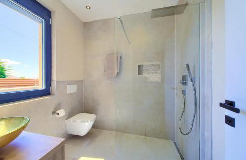 Villa Viverum with heated salt water pool - Photo 12