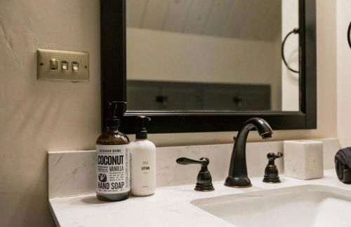 The Crown A-Frame Gated Central AC Lake Access - Foto 36