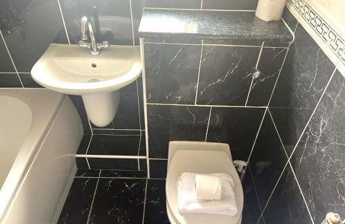 Restful Riverside Home - Foto 18