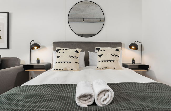 Bridgewater One Luxury Apartments - Photo 2