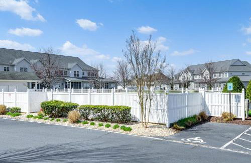 Community Pool and Private Balcony Chic Lewes Gem - Foto 23