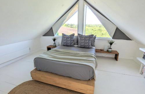 Private Double Room and Ensuite in Historic Cornish Cottage - Photo 3