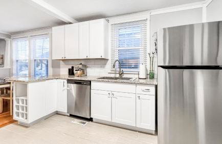 Homey Lodge - Cozy home / Walk to Revolution Mill / Near Downtown / Perfect for groups and family / Free parking - Foto 27