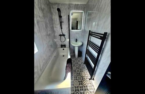 Newly refurbed - sleeps 6 - long stay - Foto 5