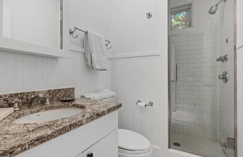 Bella and Dulce's Lakehouse by Juniper Holiday + Home - Foto 29