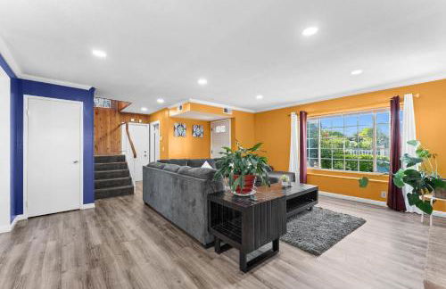 Colorful and Cozy Haven with Heated Pool - Foto 41