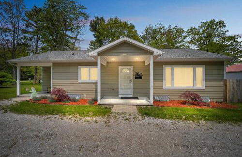 Spacious 3BR Lakefront Cottage with Stunning Views - Foto 1