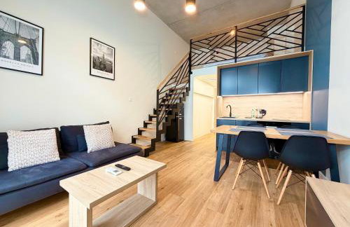 Wrocław Airport Studio with Mezzanine by BookingHost - Foto 1