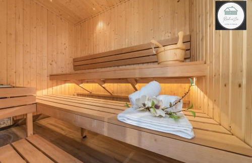 Romantic getaway UK with Private Sauna, King Bed, WiFi 517mbps & EV Charger - Photo 1