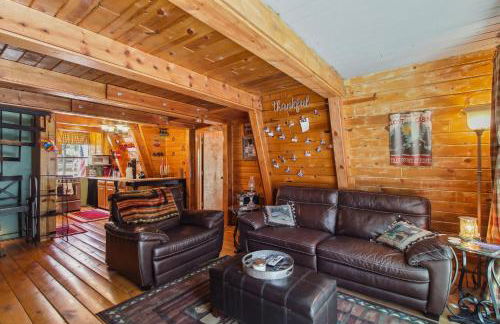 Near Trails Forest Lake Retreat with Backyard Oasis - Foto 3