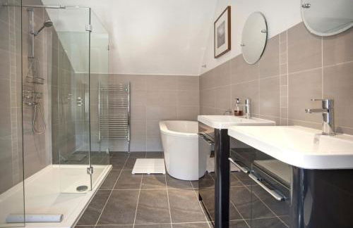 The Apple Store - Photo 16