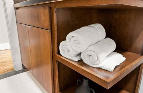 The Urban Loft - Stylish Industrial Living - Foto 26