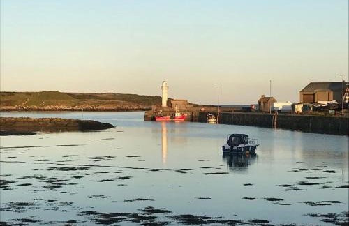 Lovely apartment overlooking the harbour and bay - Photo 1