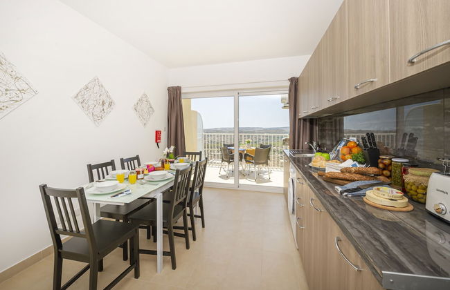 Summer Breeze Superior Apartment with Terrace by Getaways Malta - Foto 11