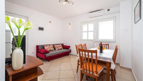 2 Bedroom Nice Apartment In Rtina - Foto 4