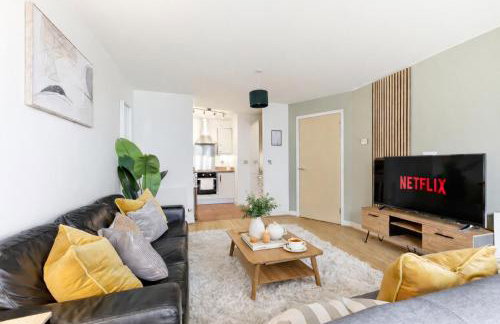 Sleek Apartment with Balcony - City Centre - Free Parking, Fast WiFi and 55'' Smart TV by Yoko Property - Foto 10