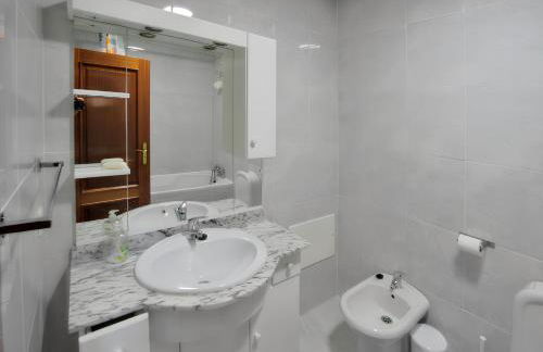 Spacious house in Santa Maria da Feira - 220 m² with city view - Foto 8