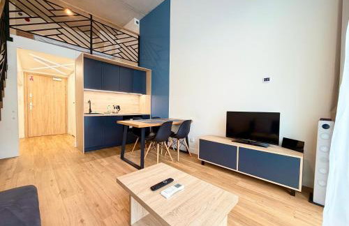 Wrocław Airport Studio with Mezzanine by BookingHost - Foto 20