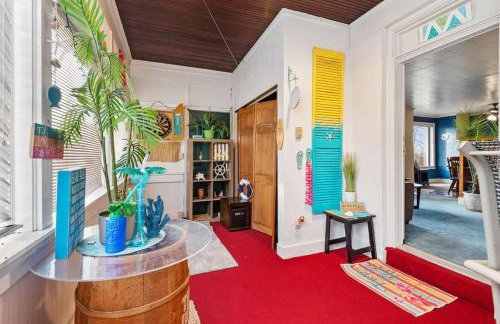 Cheerful Home | Fire Pit | Sleeps 8 - Foto 17