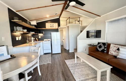 Nest - Texas Tiny House with a Big View - Photo 13