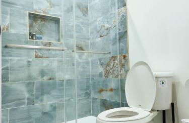 Cozy 2BR in Newark for Families, Work & Long Stays - Photo 8