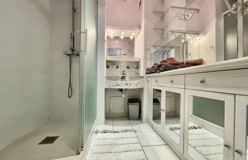 Duplex 70m2 - Vue Cité Mediévale - Parking gratuit - Foto 3