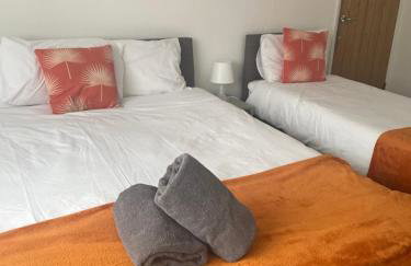 Wardown Place - Spacious 3 Bed House available for short term or long term Rental - Foto 16