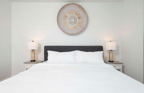 Back-Bay Lux Central 2BR Condo with Rooftop and Parking - Foto 26