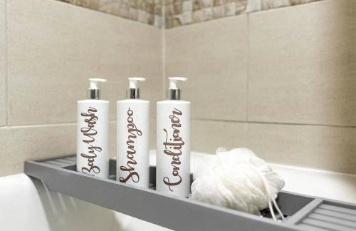 Joyful Jungle Jewel wBalcony & Foozeball-Ferndale - Foto 39