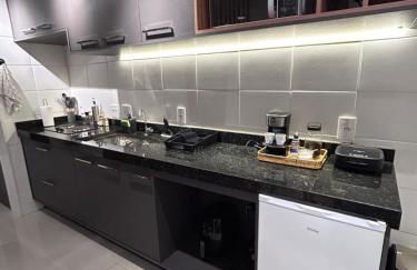 Studio 124 luxuoso, novo, bem equipado com ar condicionado e cozinha completa - Centro Mogi - Foto 9