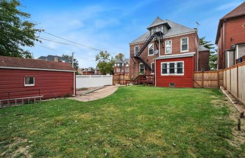 Luxury Living: Grand 7BR/5BA near Everything - Photo 7