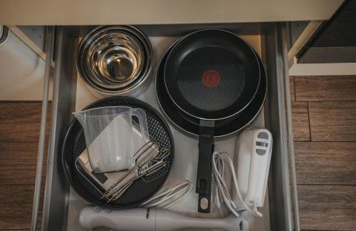 JOBOSTAYS - LINDEN Family Apartment Oldenburg - sehr geräumig 110m2 - Terrasse mit Gartenblick - voll ausgestattete Küche - 2 Bäder - Babybett - 10 Min zu Fuß zum Bahnhof - kostenloses WLAN - Parkplatz - kontaktfreier Check-In - Photo 49