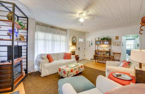 Unwind Fireside and Walk to Dtwn! Tyron Retreat - Foto 5