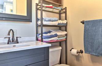 Waterfront Syracuse Home Deck, Fire Pit and Kayaks - Foto 14