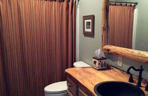 English Lake Escape -Custom Waterfront Log Cabin in Chequamegon National Forest - Foto 17