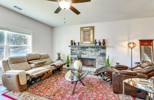 Work, Explore & Relax: Modern Townhome in Lula! - Photo 1