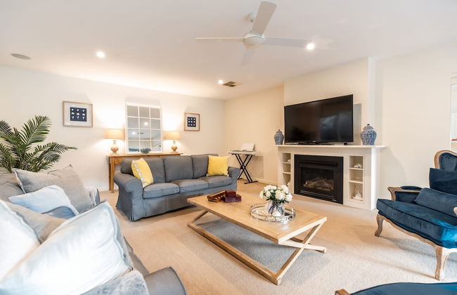 Hamptons Inspired Luxury - Photo 7