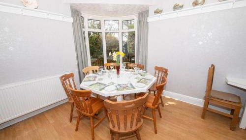 The Bungalow at Seaway's, Sleeps 11 + - Foto 2