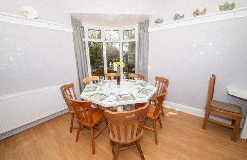 The Bungalow at Seaway's, Sleeps 11 + - Foto 2