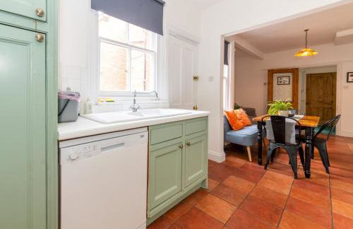 Central Caversham Traditional English House Pass the Keys - Photo 10