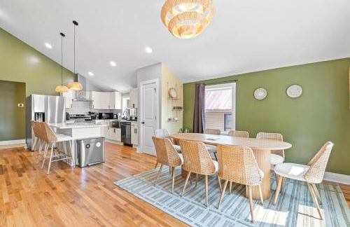 Boho 5BR Modern Villa w Hot Tub, Grill, Patio and Backyard - Foto 15