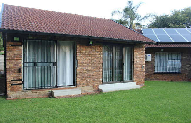 Chic & Serene 1-Bed Haven in Roodepoort - Photo 41